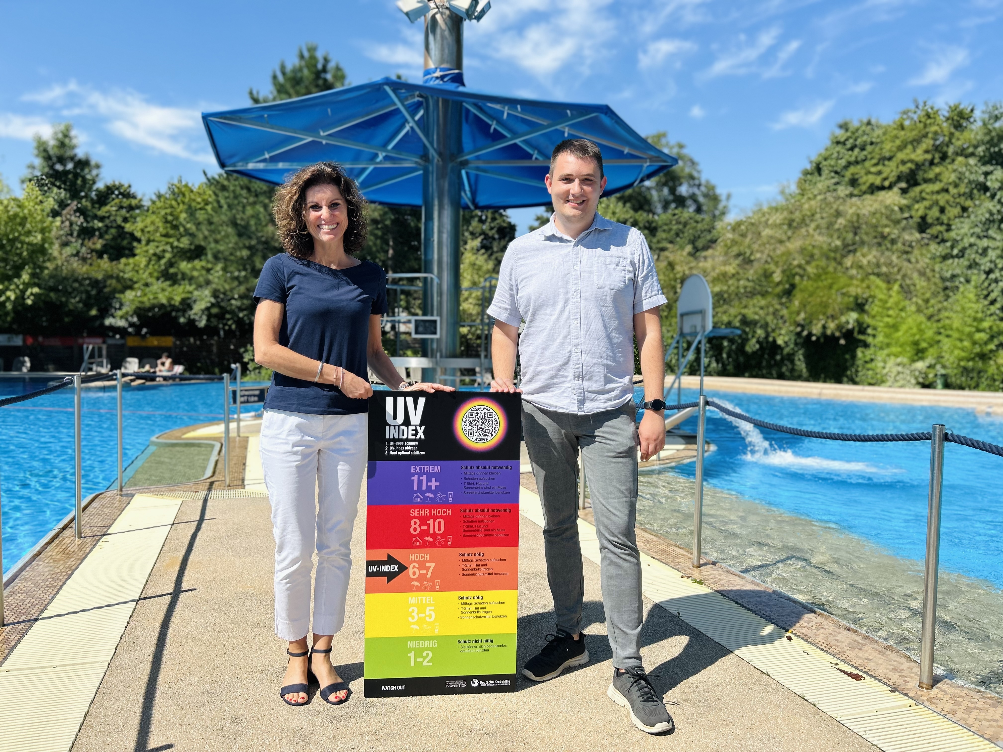 Gemeinsam für mehr Hautschutz: UV-Index-Stehle in Leverkusener Bäder klären auf
