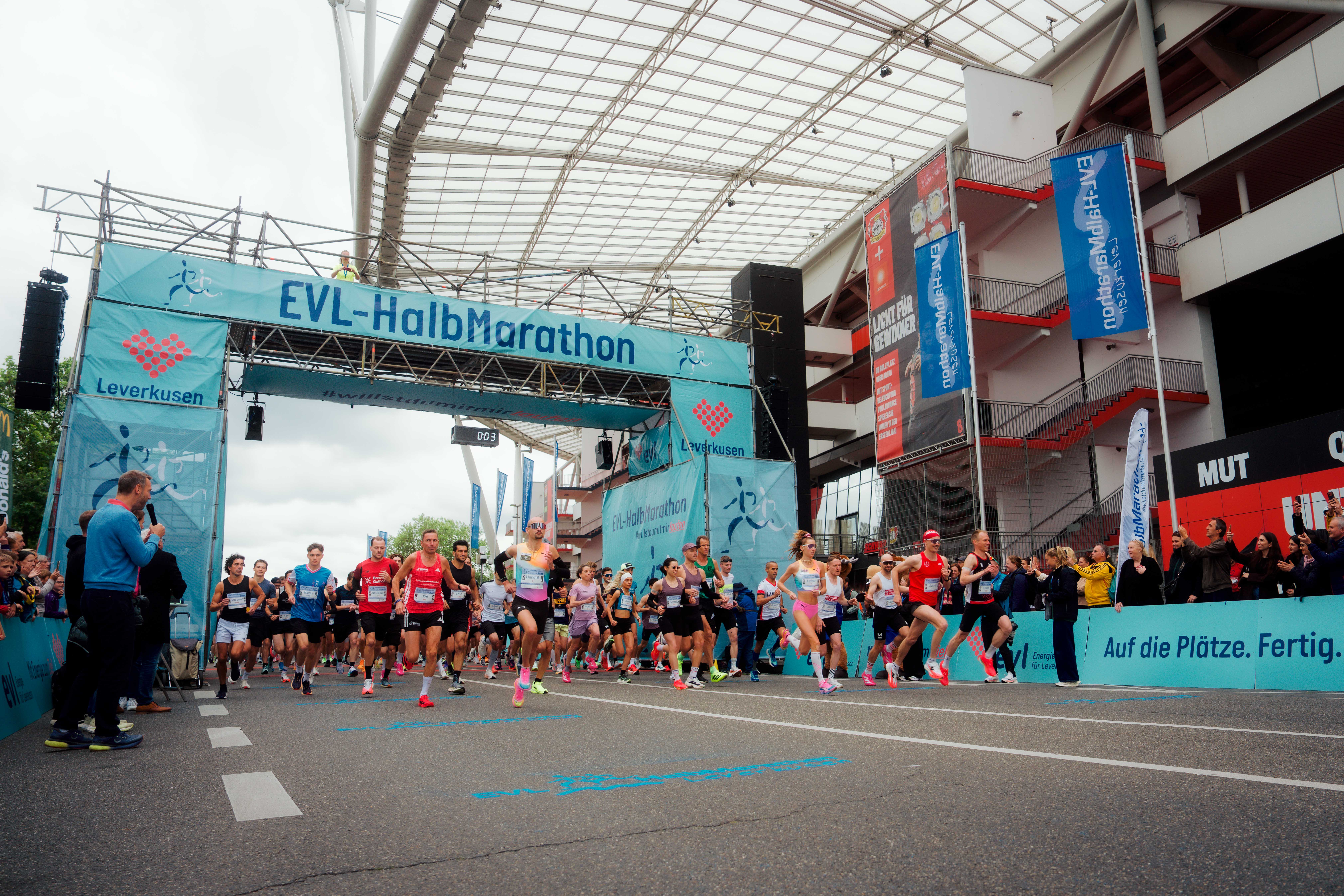Das war der 24. EVL-HalbMarathon - Jetzt sind die ersten Bilder online! Das war der 24. EVL-HalbMarathon - Jetzt sind die ersten Bilder online!